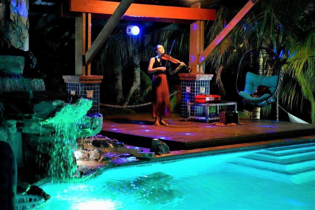 The Dock Resort Over Water Retreat West End Ngoại thất bức ảnh