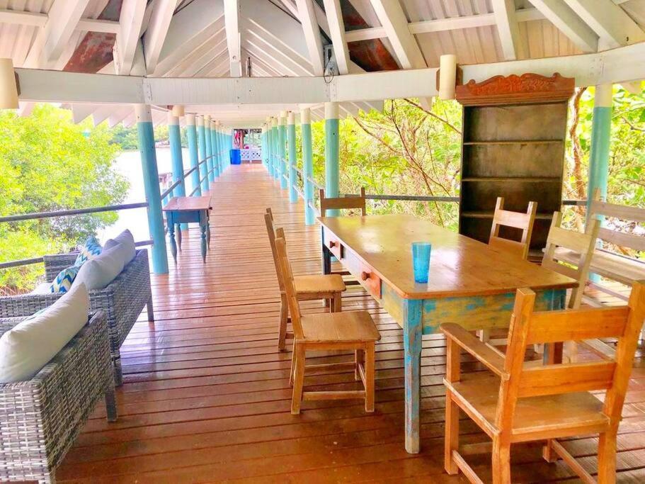 The Dock Resort Over Water Retreat West End Ngoại thất bức ảnh