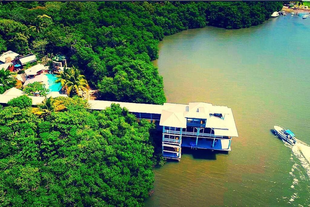 The Dock Resort Over Water Retreat West End Ngoại thất bức ảnh