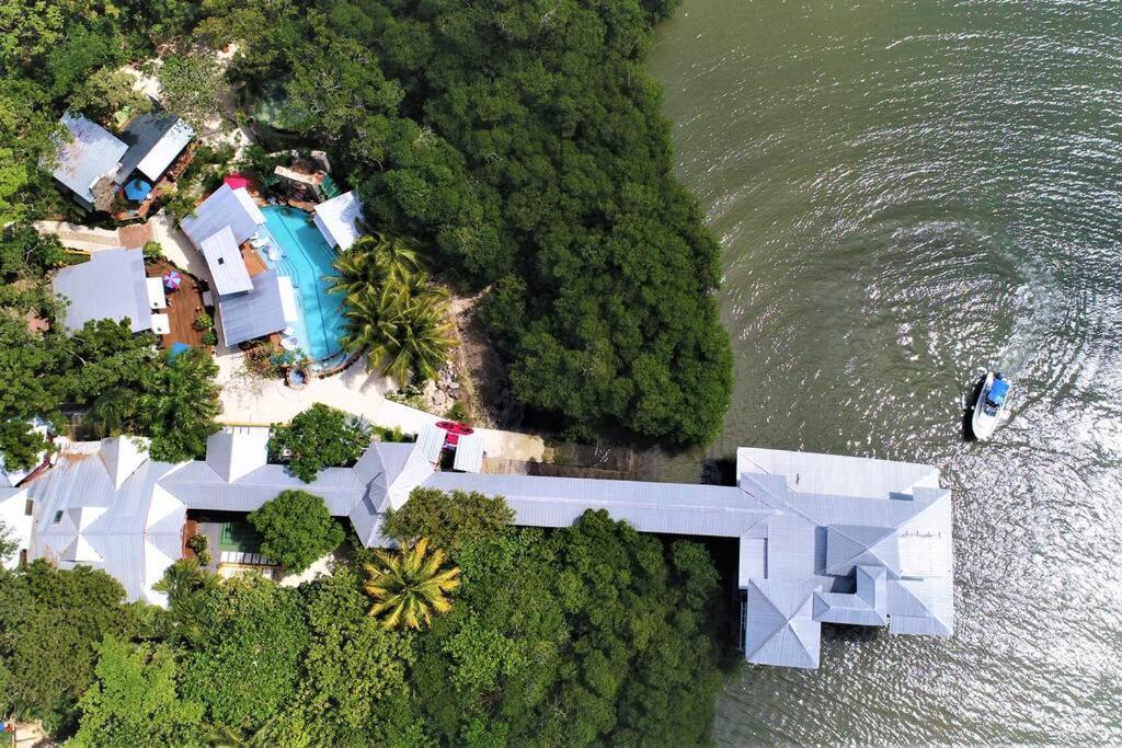 The Dock Resort Over Water Retreat West End Ngoại thất bức ảnh