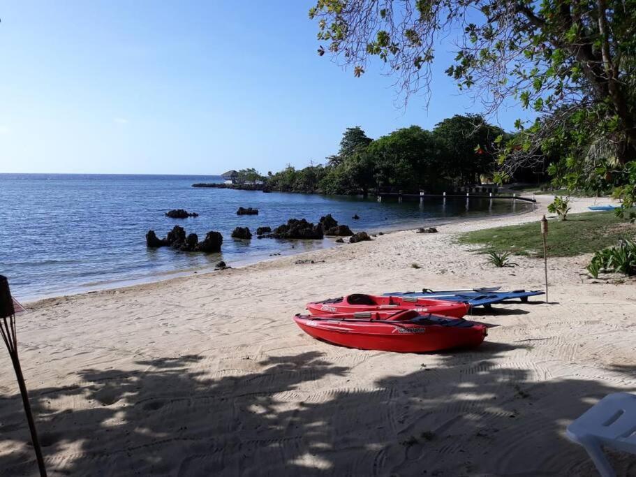 The Dock Resort Over Water Retreat West End Ngoại thất bức ảnh