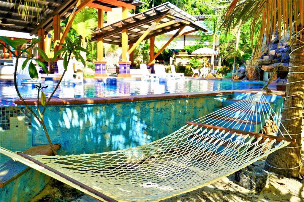 The Dock Resort Over Water Retreat West End Ngoại thất bức ảnh